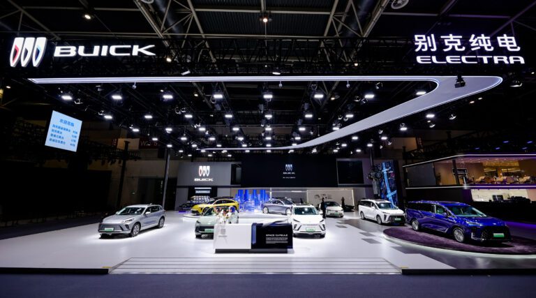 Buick-Fahrzeuge auf einer Ausstellung